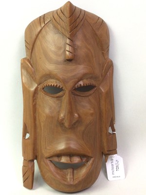 Lot 721 - CARVED WOOD WALL MASK