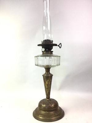 Lot 675 - VICTORIAN BRASS OIL LAMP