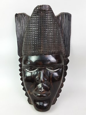 Lot 31 - AFRICAN WOOD CARVING