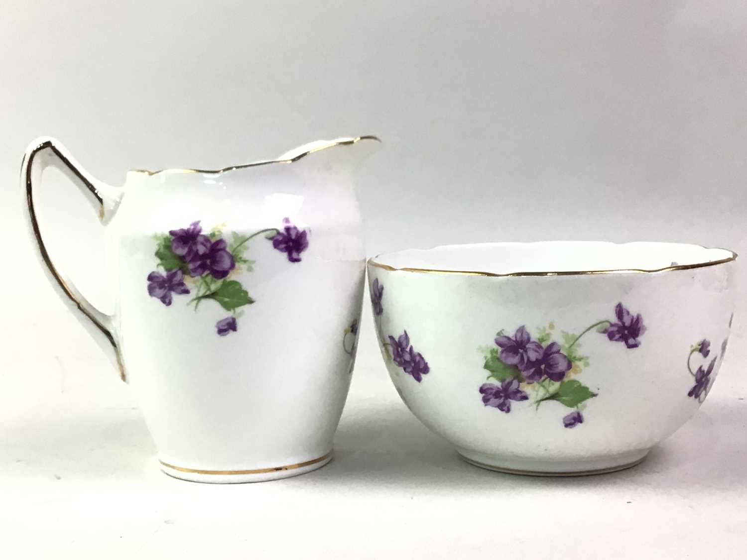 Lot 42 - DUCHESS CHINA TEA SERVICE