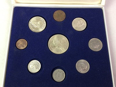 Lot 53 - GROUP OF COINS