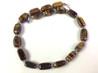 Lot 134 - GROUP OF COSTUME JEWELLERY