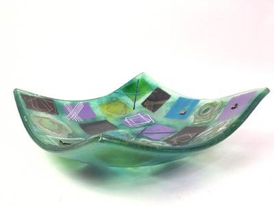 Lot 106 - ART GLASS SQUARE BOWL