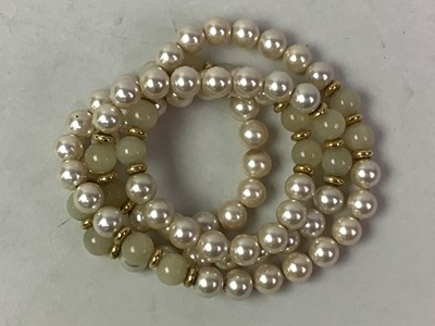 Lot 146 - LARGE GROUP OF COSTUME JEWELLERY