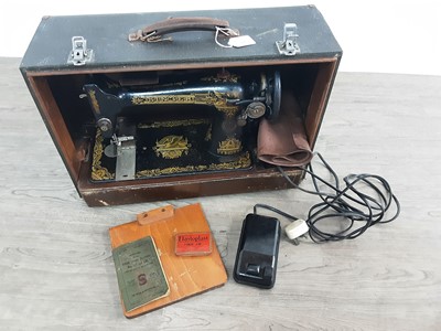 Lot 122 - SINGER SEWING MACHINE