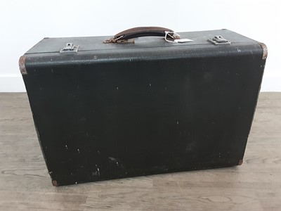 Lot 122 - SINGER SEWING MACHINE