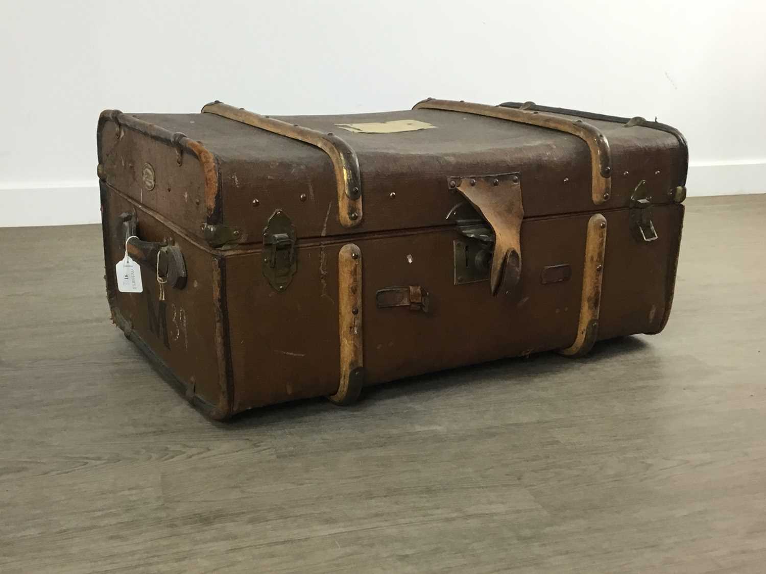 Lot 91 - VINTAGE TRAVEL TRUNK