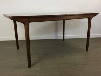 Lot 419 - TOM ROBERTSON FOR MCINTOSH OF KIRKCALDY, 'DUNFERMLINE' ROSEWOOD DINING TABLE AND FIVE CHAIRS