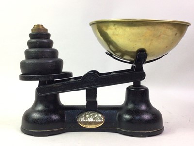 Lot 526 - SET OF SALTER KITCHEN SCALES AND WEIGHTS