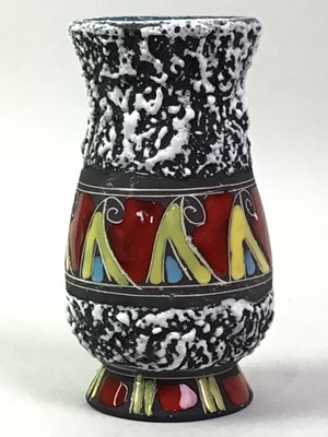 Lot 480 - GROUP OF VINTAGE DECORATIVE ITEMS