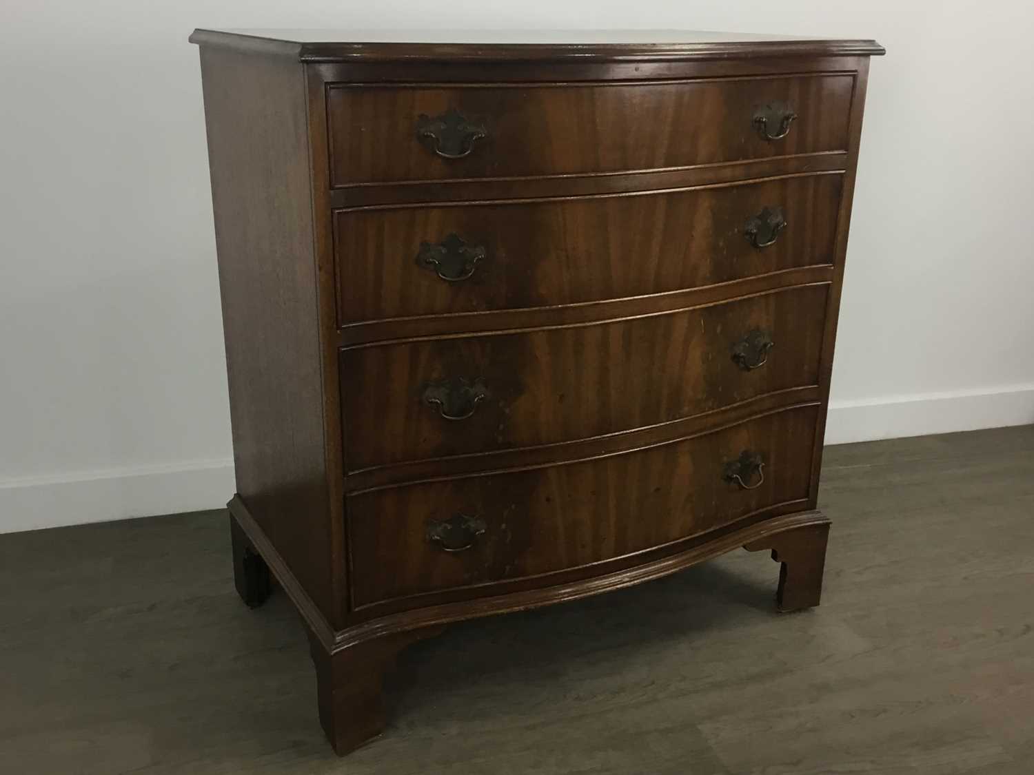 Lot 260 - REPRODUCTION MAHOGANY SERPENTINE FRONTED CHEST OF DRAWERS