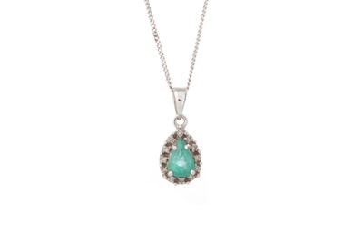 Lot 637 - EMERALD AND DIAMOND PENDANT