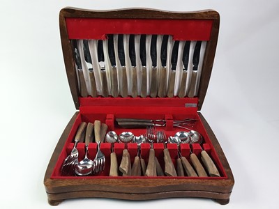 Lot 423 - OAK CANTEEN OF CUTLERY
