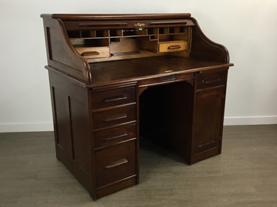 Lot 443 - MAHOGANY DESK