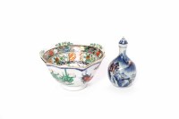 Lot 255 - MID 20TH CENTURY CHINESE BLUE AND WHITE SNUFF...
