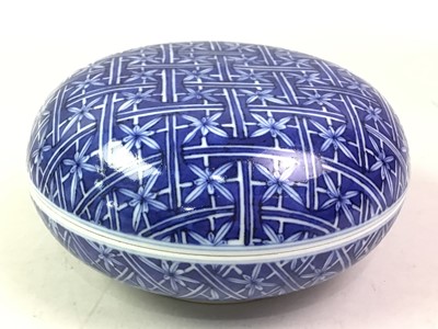 Lot 589 - GROUP OF CHINESE PORCELAIN LIDS