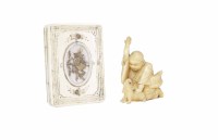 Lot 298 - EARLY 20TH CENTURY JAPANESE IVORY CARVING of a...
