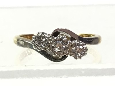 Lot 618 - DIAMOND THREE STONE RING