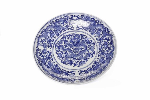 Lot 300 - MID 20TH CENTURY CHINESE BLUE AND WHITE...