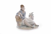Lot 407 - LLADRO FIGURE MODELLED AS A YOUNG WOMAN...