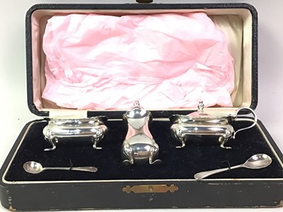 Lot 665 - GEORGE V SILVER CRUET SET