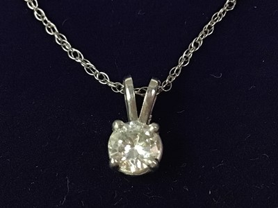 Lot 669 - DIAMOND PENDANT ON CHAIN