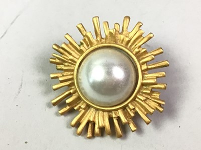 Lot 693 - COLLECTION OF COSTUME JEWELLERY