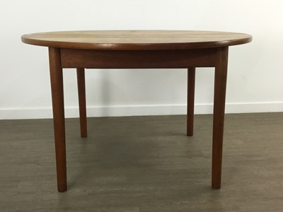 Lot 694 - MID CENTURY TEAK CIRCULAR DINING TABLE