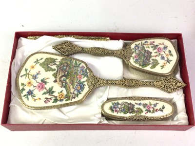 Lot 763 - GROUP OF VINTAGE LINEN AND SCARVES