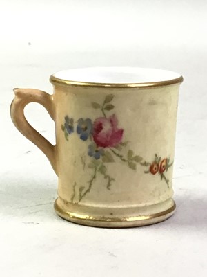 Lot 828 - GROUP OF MINIATURE ITEMS
