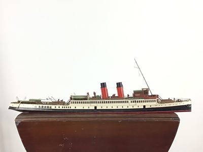 Lot 840 - CONSTRUCTION KIT MODEL SHIP