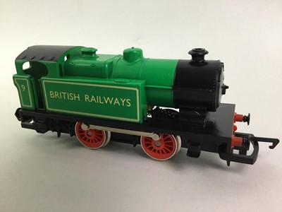 Lot 860 - HORNBY INDUSTRIAL FREIGHT OO GAUGE ELEXTRIC TRAIN SET