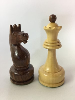Lot 862 - STAUNTON PATTERN CHESS SET