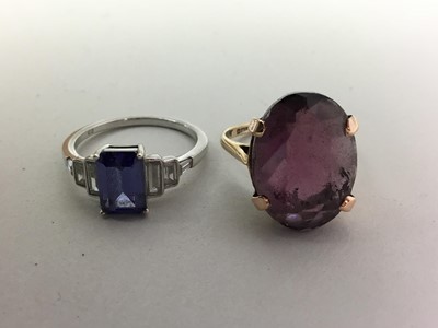 Lot 867 - GROUP OF JEWELLERY