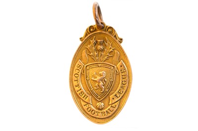 Lot 1909 - JAMES McSTAY OF CELTIC F.C., SCOTTISH FOOTBALL LEAGUE RUNNERS-UP GOLD MEDAL