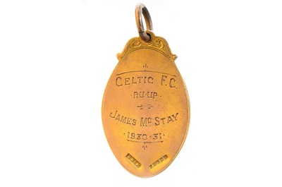 Lot 1909 - JAMES McSTAY OF CELTIC F.C., SCOTTISH FOOTBALL LEAGUE RUNNERS-UP GOLD MEDAL