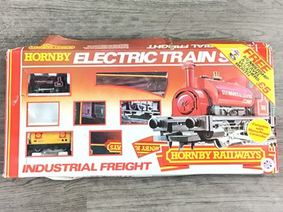 Lot 776A - HORNBY TRAIN SET