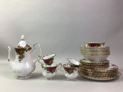 Lot 13 - ROYAL ALBERT OLD COUNTRY ROSES SERVICE