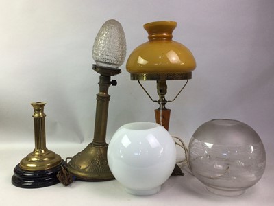 Lot 46 - VICTORIAN BRASS AND CRANBERRY GLASS OIL LAMP