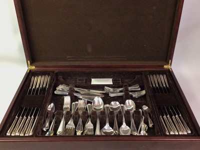 Lot 35 - KINGS OF SHEFFIELD SUITE OF SILVER PLATED CUTLERY