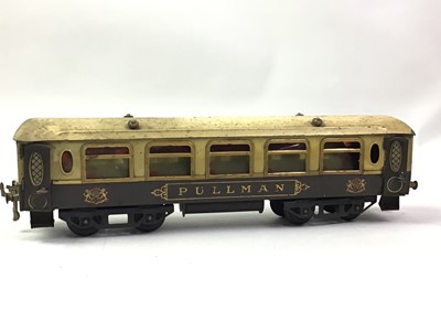 Lot 19 - GROUP OF HORNBY O GAUGE ITEMS