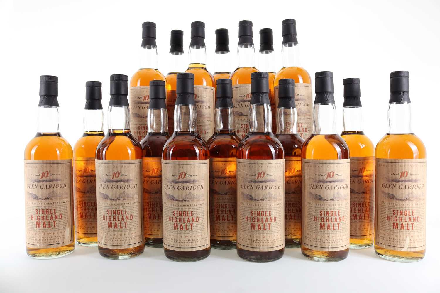 Lot 160 - 18 BOTTLES OF GLEN GARIOCH 10 YEAR OLD 1980S 75CL - COMPLETE COLLECTION OF WHISKY PRODUCTION LABELS