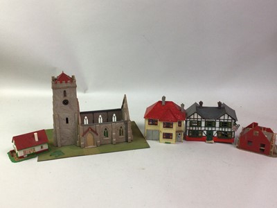 Lot 60 - GROUP OF MODEL RAILWAY ITEMS
