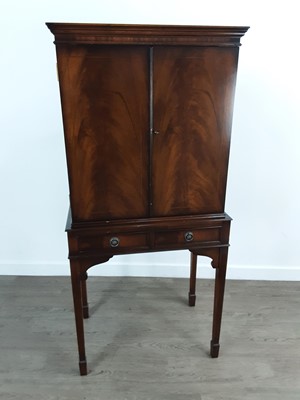 Lot 118 - REPRODUCTION MAHOGANY COCKTAIL CABINET