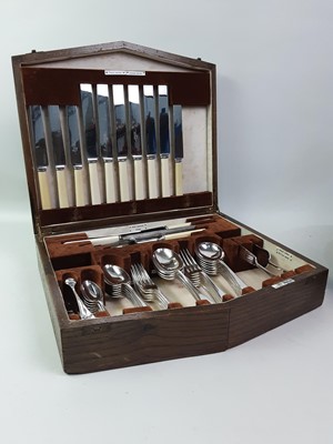 Lot 120 - OAK PART CANTEEN OF CUTLERY