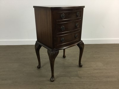 Lot 127 - MAHOGANY BEDSIDE CABINET