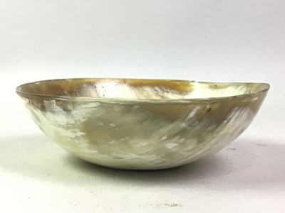 Lot 210 - HORN BOWL AND OVAL BOX