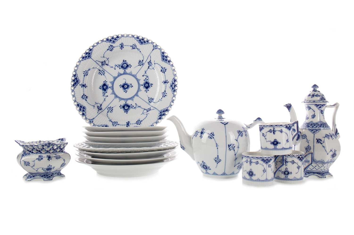 Lot 1486 - ROYAL COPENHAGEN, MATCHED BLUE & WHITE PORCELAIN DINNER SERVICE