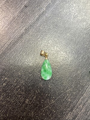 Lot 494 - PAIR OF GREEN HARDSTONE AND DIAMOND EARRINGS AND A PENDANT