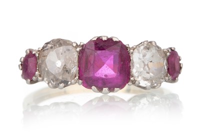 Lot 528 - RUBY AND DIAMOND RING